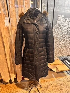 Tommy Hilfiger Black Long Quilted Puffer Coat with Faux Fur Hood Trim